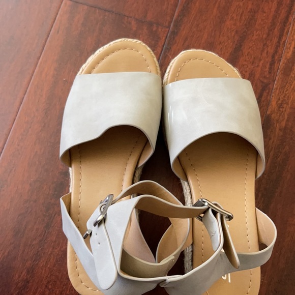 Soda. Size6/5.color Gary - Picture 3 of 5